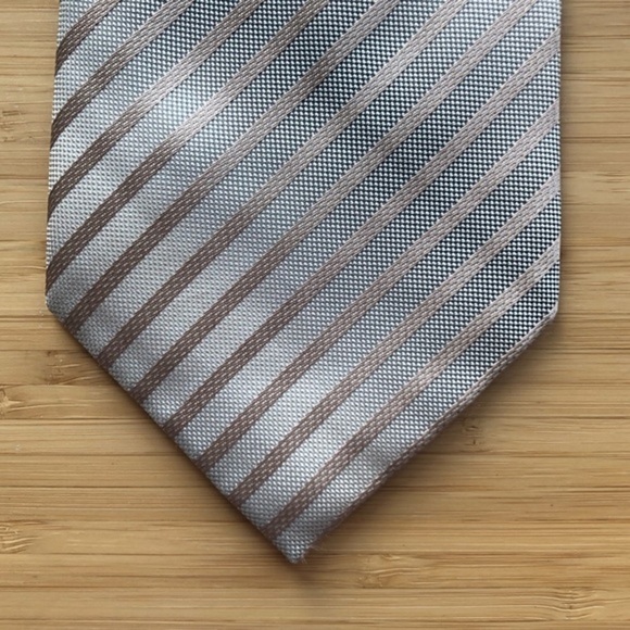 Kenneth Cole Silk Tie In Cream/Tan Color - Picture 6 of 6